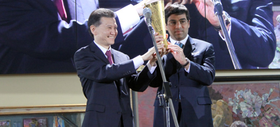 World chess champion Viswanathan Anand of India holds a trophy at an award  presentation ceremony of the FIDE World Chess Championship in Moscow,  Russia, Thursday, May 31, 2012. Anand oretained his title